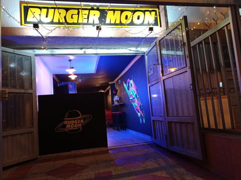 Burger Moon 24/7